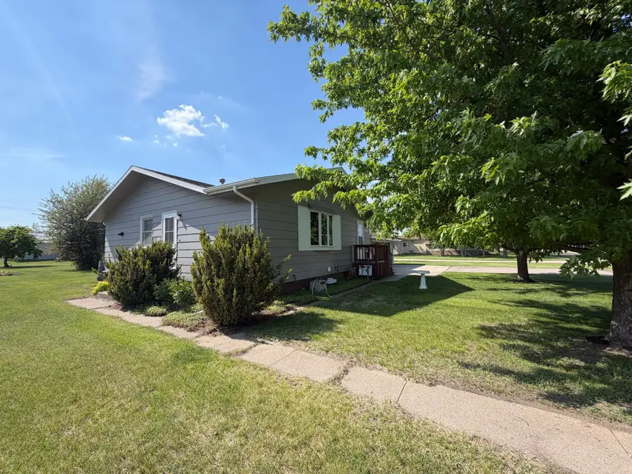 405 S 3rd Street, Oakes, ND 58474 - #2