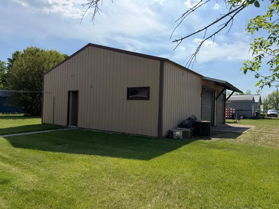 405 S 3rd Street, Oakes, ND 58474 - #3