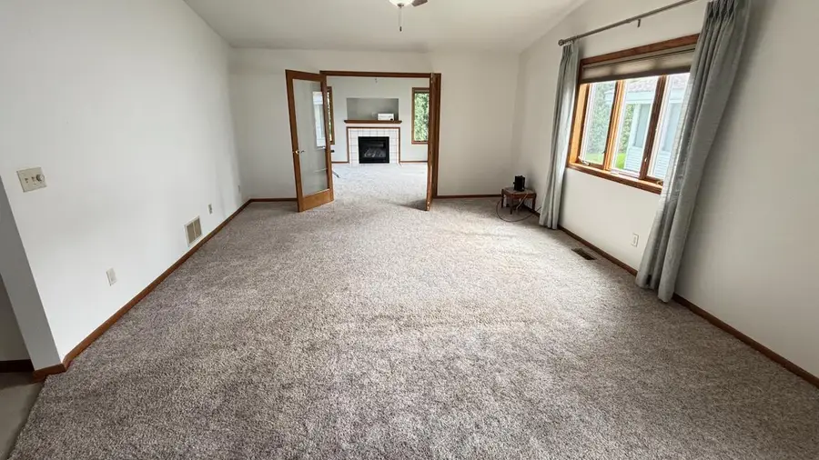 806 28th Avenue Sw, Willmar, MN 56201 - #2