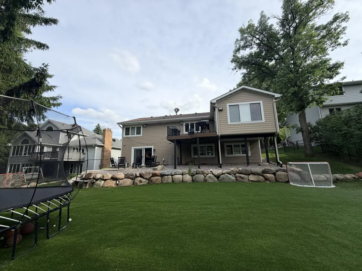 3042 12th Street Nw, New Brighton, MN 55112 - #1