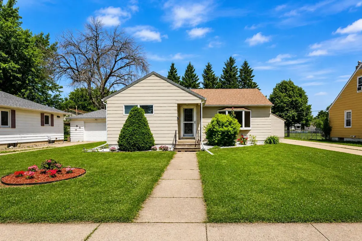 2007 2nd Avenue Se, Austin, MN 55912 - #1
