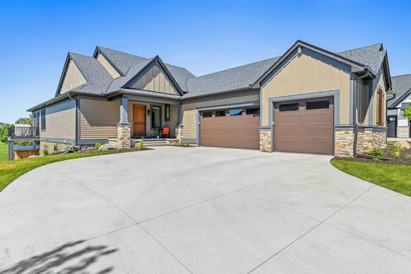105 Spring Farm Road, North Oaks, MN 55127