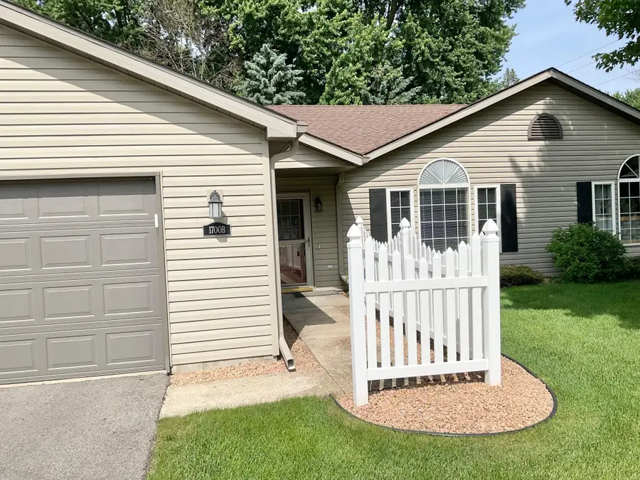 1700 Carriage Homes Drive Sw #B, Austin, MN 55912 - #2