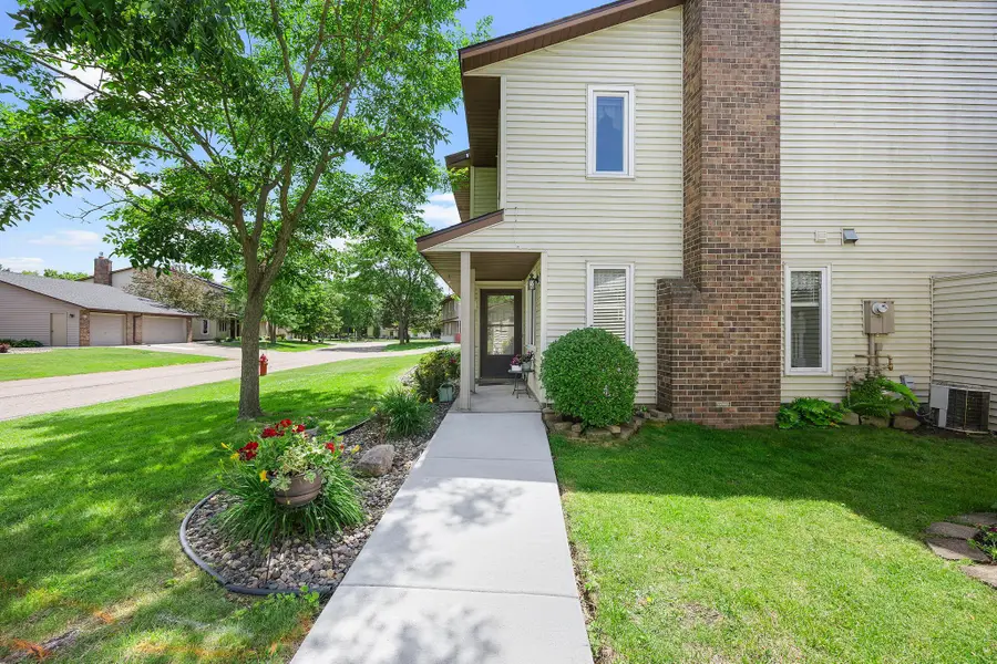 4701 Osage Point, Eagan, MN 55122 - #2