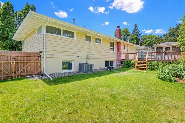 1640 7th Street Nw, New Brighton, MN 55112