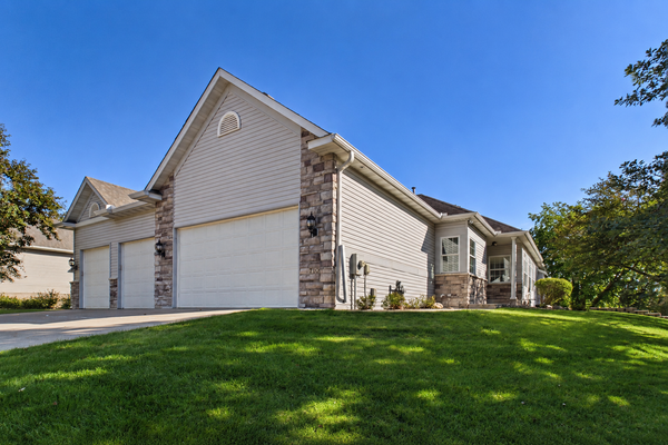710 Gilfillan Lane, White Bear Twp, MN 55127