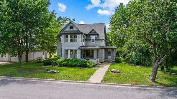 207 S Lake Street, Belview, MN 56214
