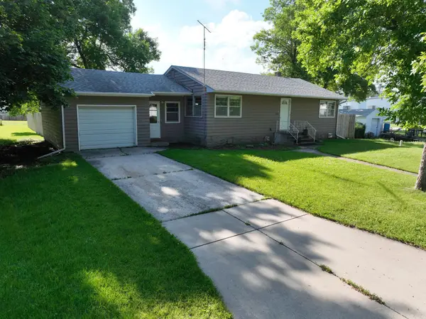 220 S 4th Street, Bird Island, MN 55310