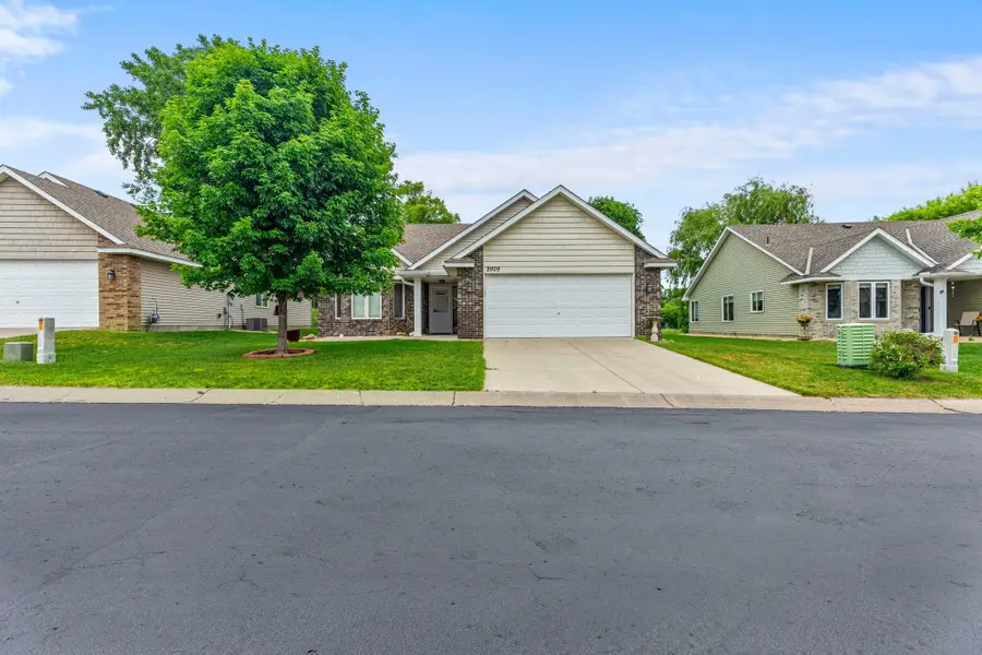 2909 126th Avenue Nw, Coon Rapids, MN 55448 - #3