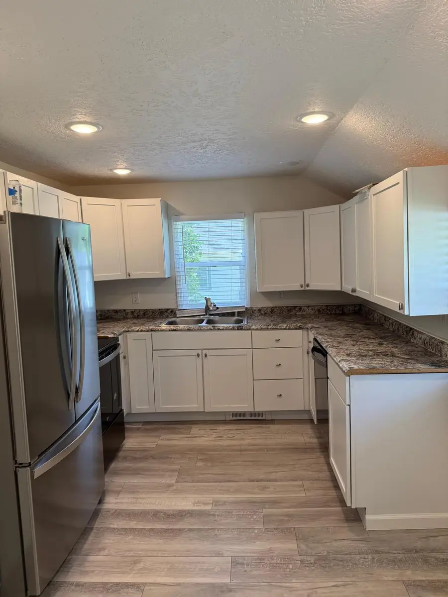 647 2nd Avenue Sw, Hutchinson, MN 55350 - #2
