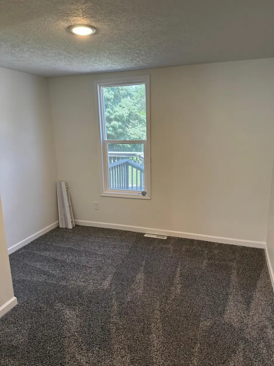 647 2nd Avenue Sw, Hutchinson, MN 55350 - #3