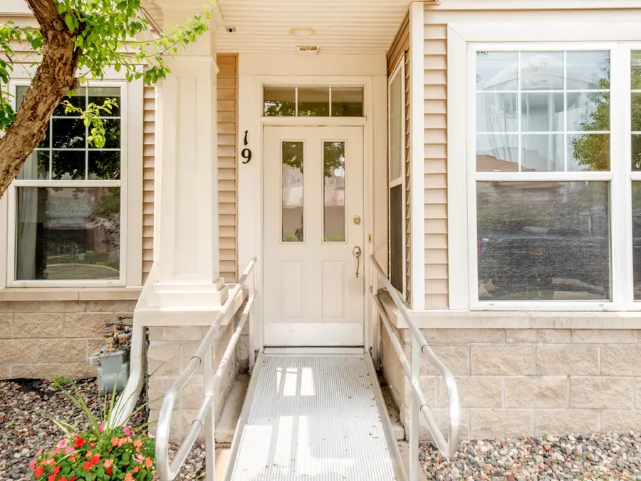 620 Wesley Commons Drive #19, Golden Valley, MN 55427 - #3