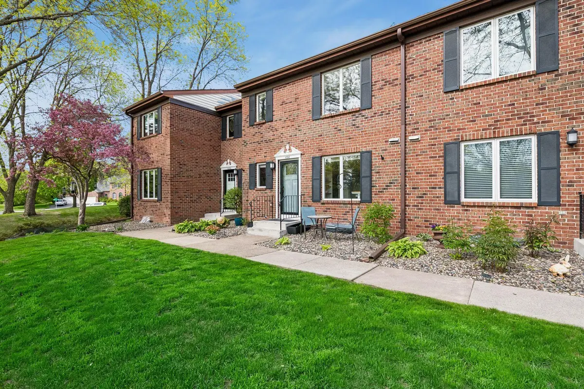 1092 Ivy Hill Drive, Mendota Heights, MN 55118 - #1
