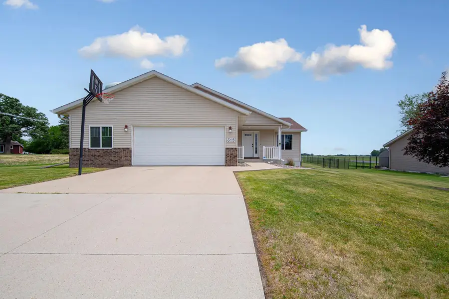 315 Hazeltine Avenue Ne, Owatonna, MN 55060 - #2