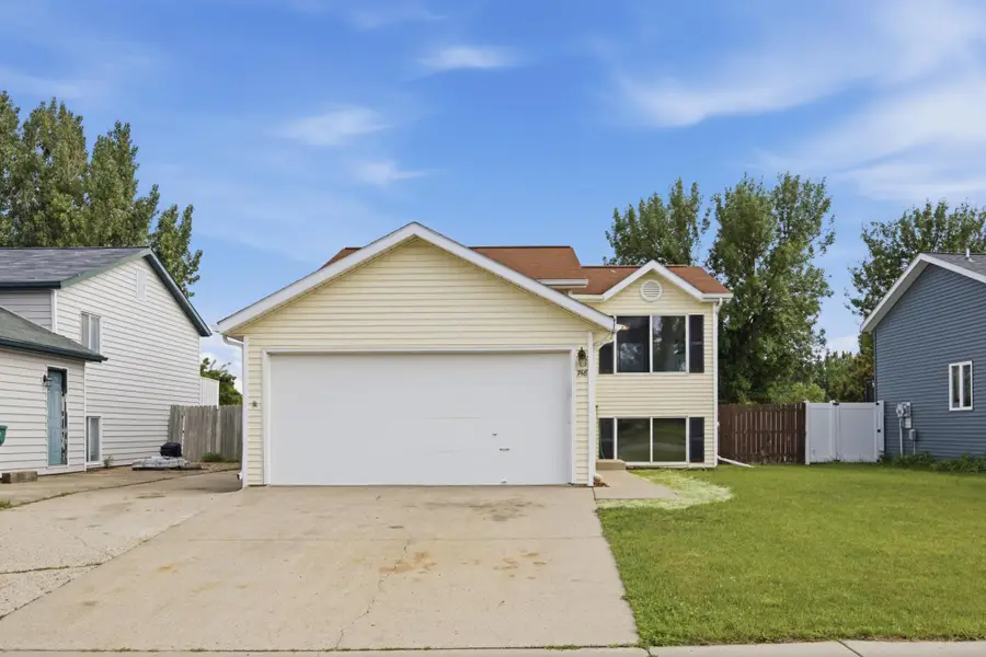 748 14th Avenue W, West Fargo, ND 58078 - #2