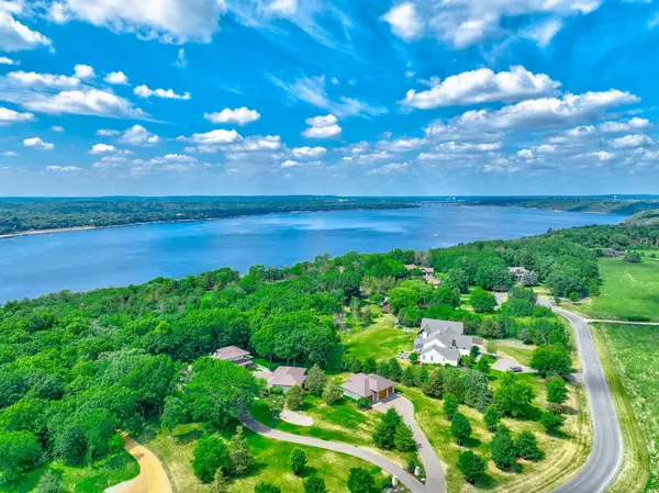 286 Salishan Drive, Hudson, WI 54016