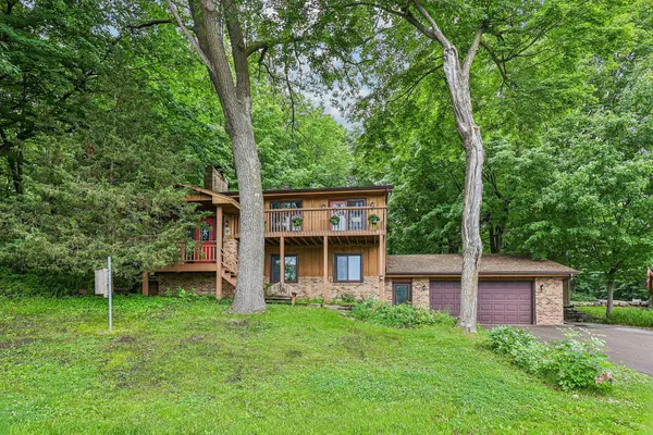 6680 Lotus Trail, Chanhassen, MN 55317