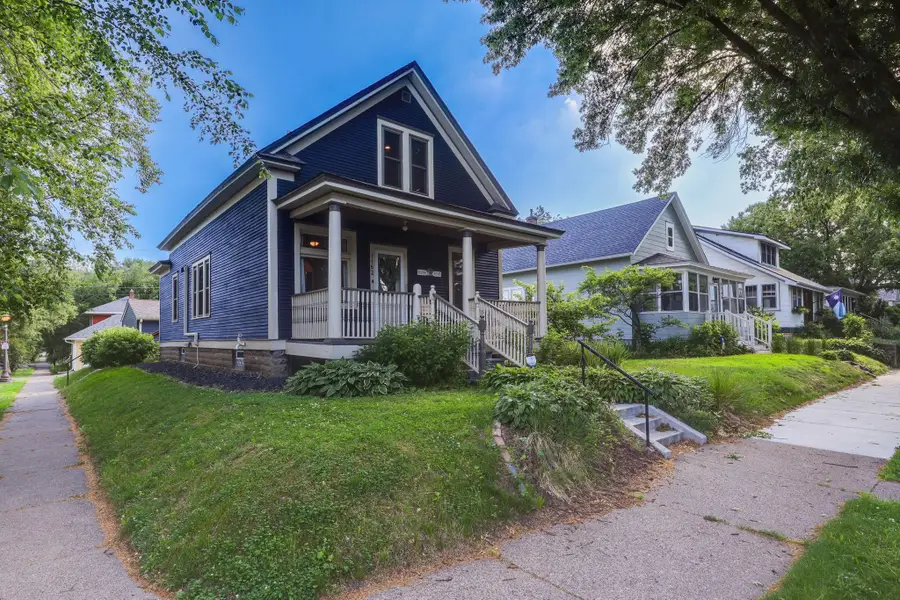 1162 Thomas Avenue, Saint Paul, MN 55104 - #3