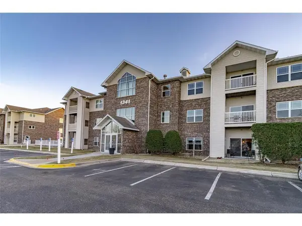 1341 Lake Drive W #B111, Chanhassen, MN 55317