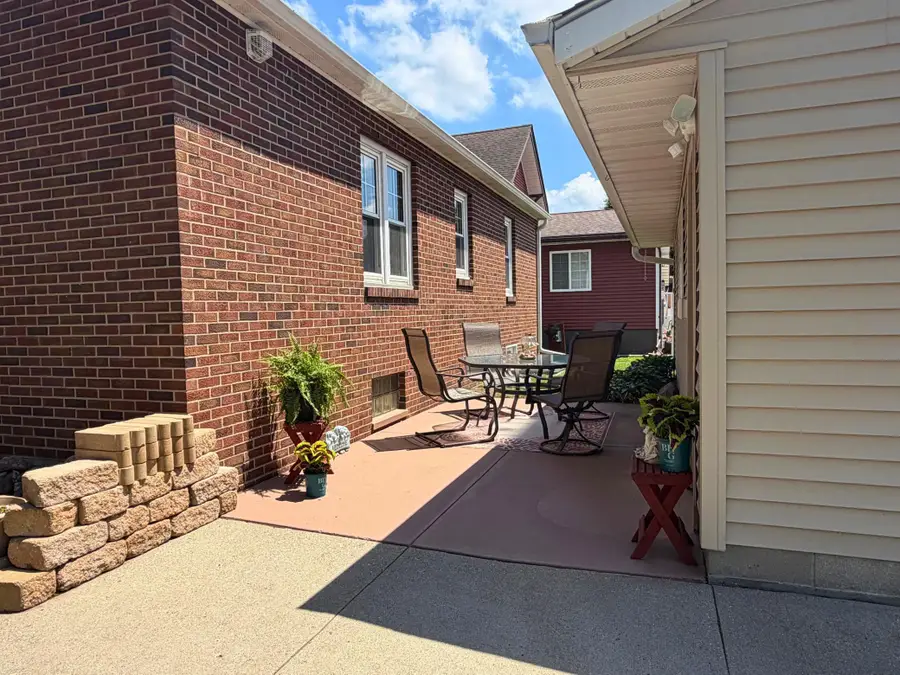 927 N State Street, New Ulm, MN 56073 - #3