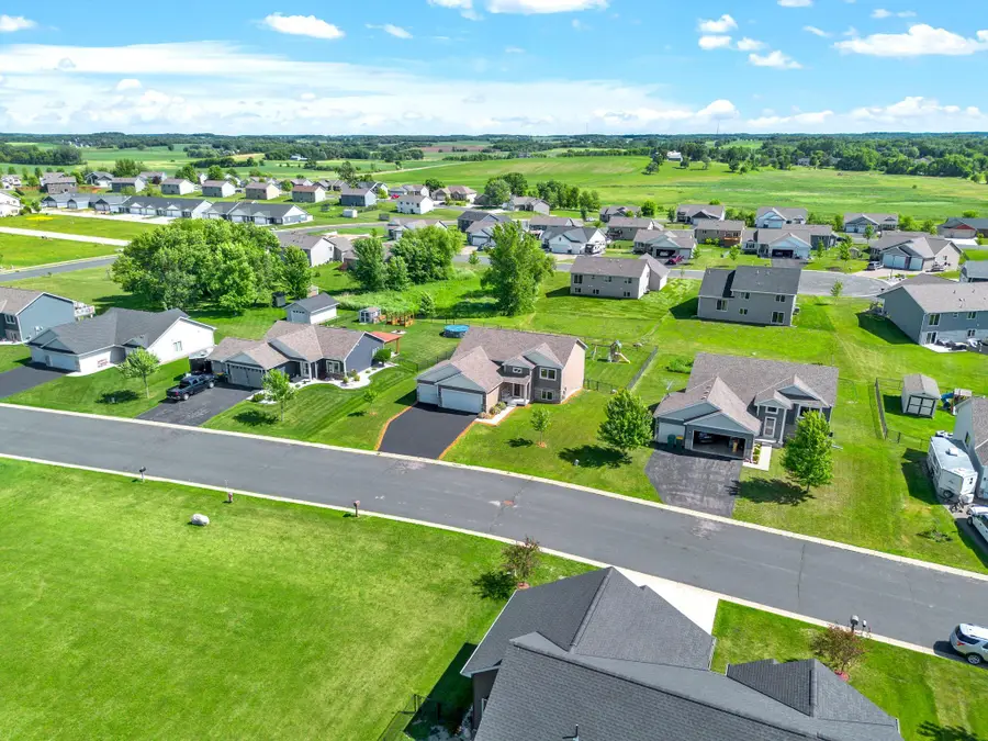 1008 Mulberry Avenue Ne, Montgomery, MN 56069 - #2