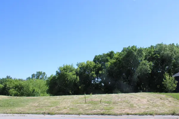 1359 Southfork Drive Se, Hutchinson, MN 55350