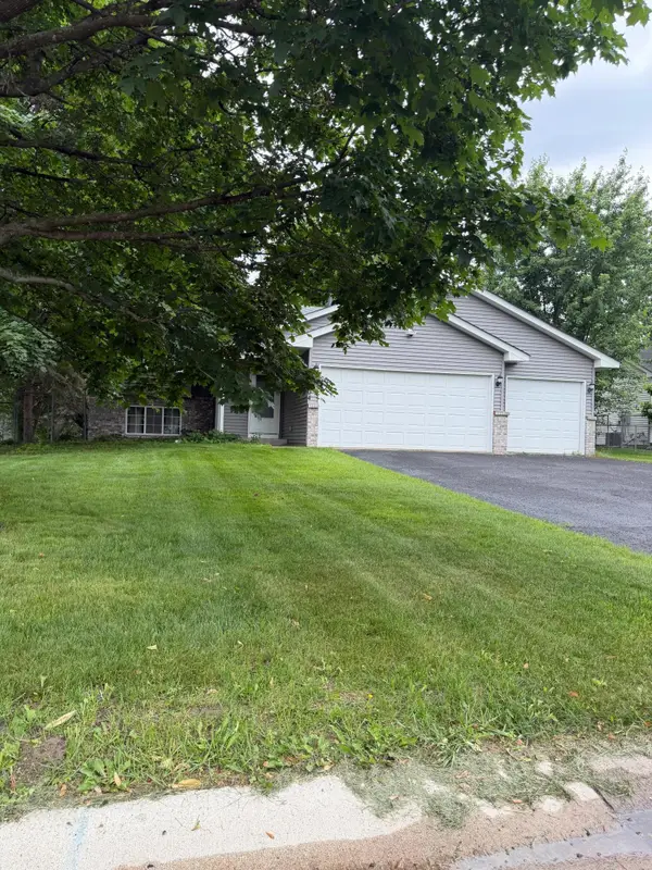 1204 123rd Avenue Ne, Blaine, MN 55434