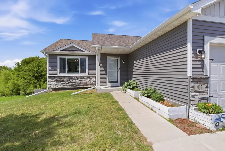 917 Mulberry Avenue Ne, Montgomery, MN 56069 - #3