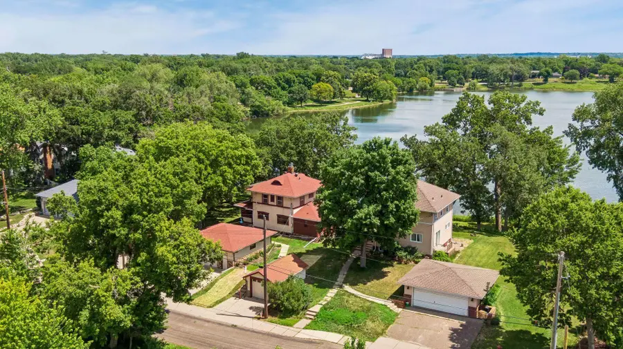 3940 Lake Cur Avenue N, Robbinsdale, MN 55422 - #3