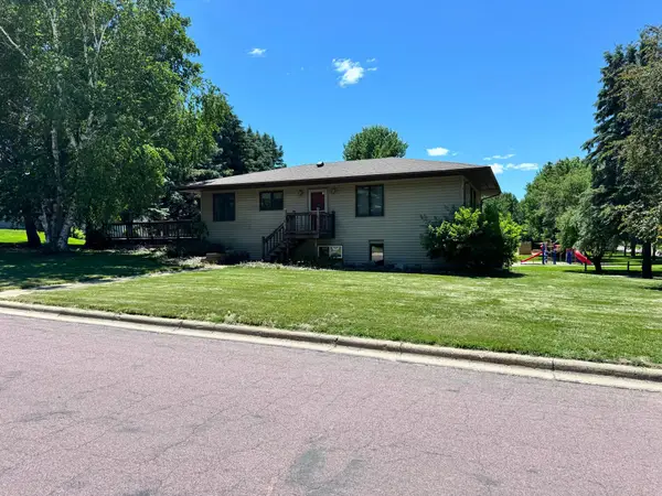1525 Sayles Drive, Jackson, MN 56143