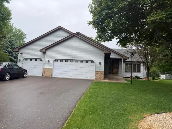 17390 Greenview Circle, Lakeville, MN 55044