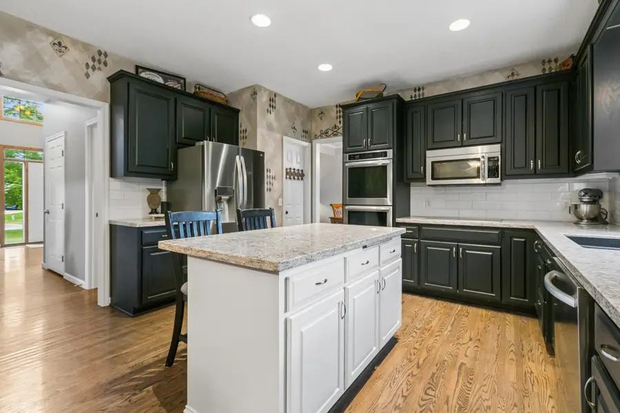 3588 Commonwealth Bay, Woodbury, MN 55125 - #2