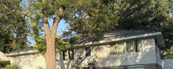 6853 7th Street Ne, Fridley, MN 55432