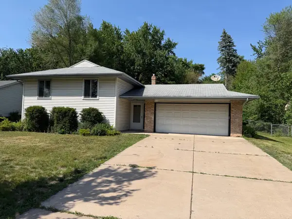 8640 Hillside Trail S, Cottage Grove, MN 55016