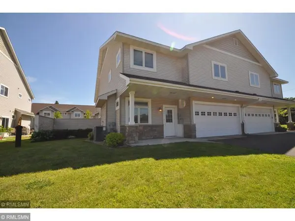 1281 County Road D Circle E, Vadnais Heights, MN 55109