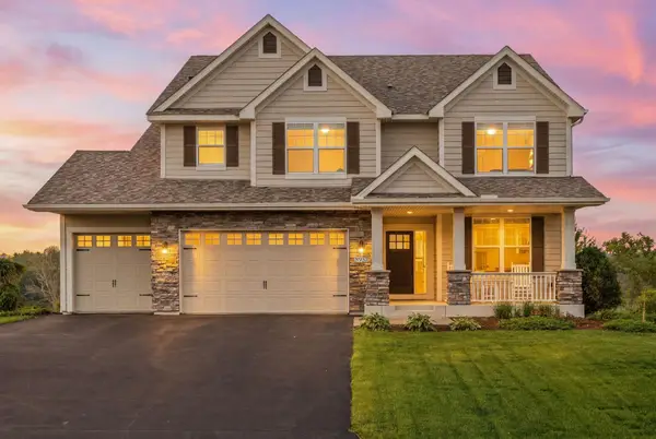 8957 Lakeside Drive, Victoria, MN 55386