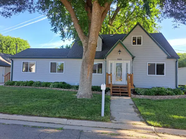 705 Glenview Drive, Albert Lea, MN 56007