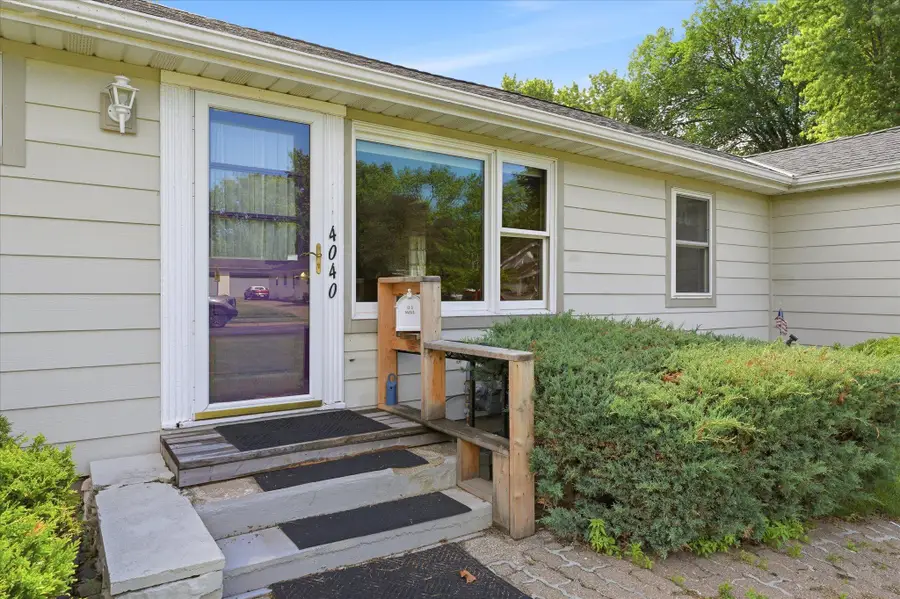 4040 Adair Avenue N, Robbinsdale, MN 55422 - #2