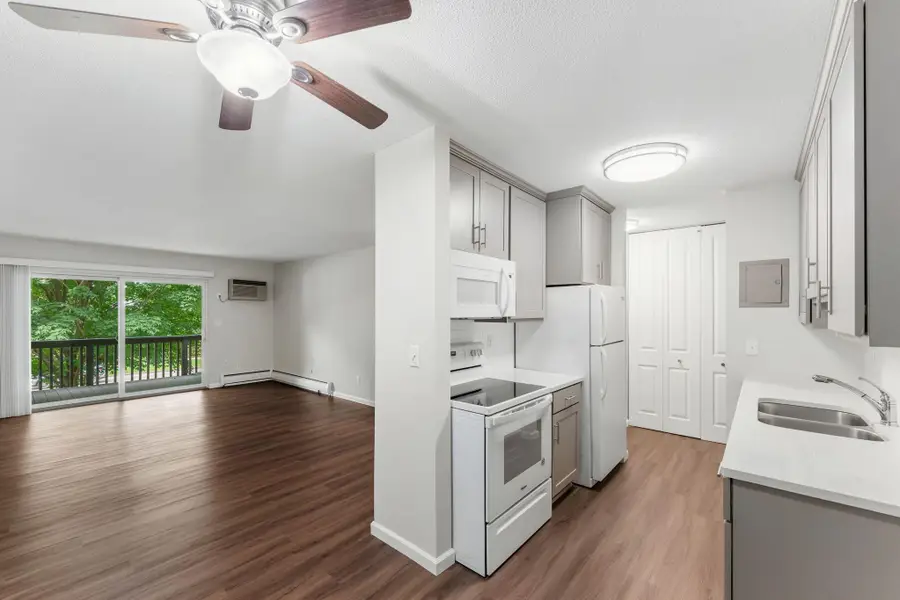 2800 Hamline Avenue N #216, Roseville, MN 55113 - #3