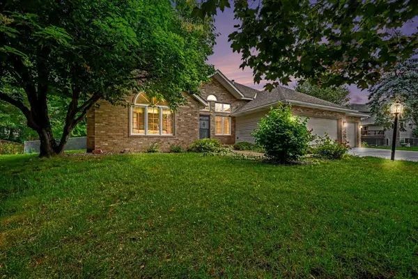 2522 Windsor Lane, Woodbury, MN 55125
