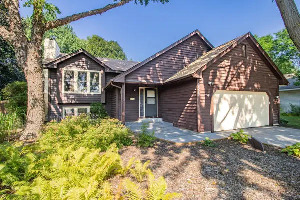9820 Pierce Street Ne, Blaine, MN 55434