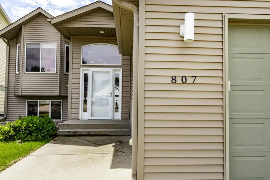 807 16th Avenue W, West Fargo, ND 58078 - #3
