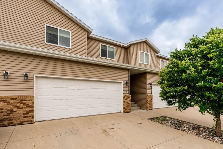 4276 Estate Drive S, Fargo, ND 58104 - #2