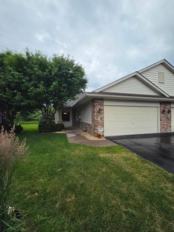 313 Summer Place E, Maplewood, MN 55117