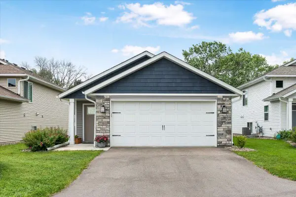 7381 Degrio Way, Inver Grove Heights, MN 55076