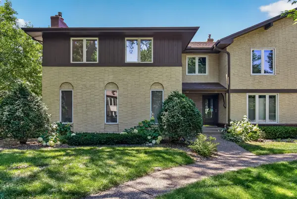 1870 Eagle Ridge Drive #12, Mendota Heights, MN 55118