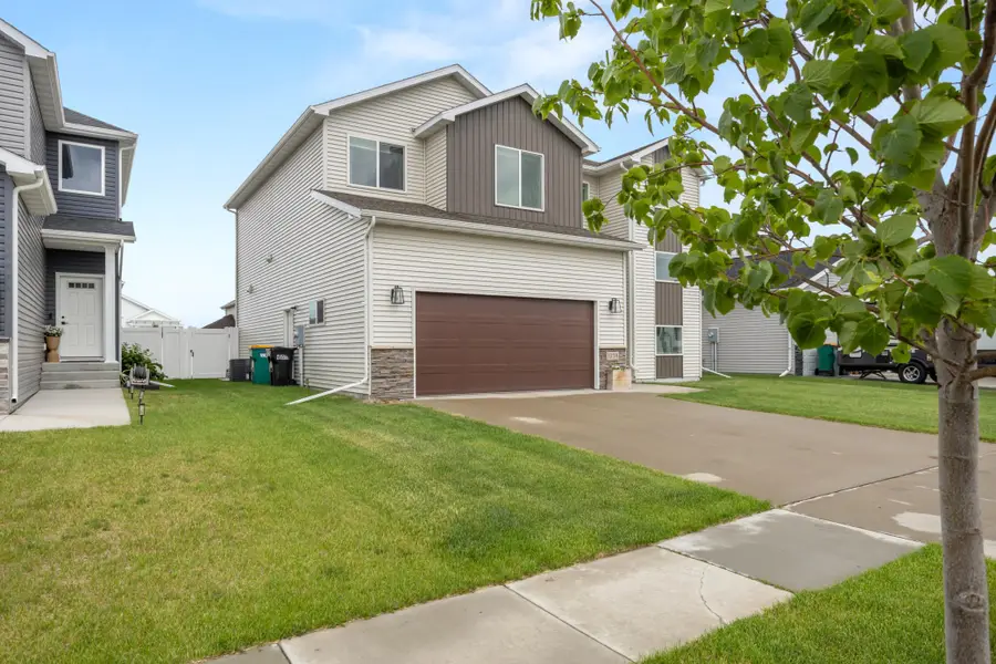 1038 Ashley Drive W, West Fargo, ND 58078 - #3