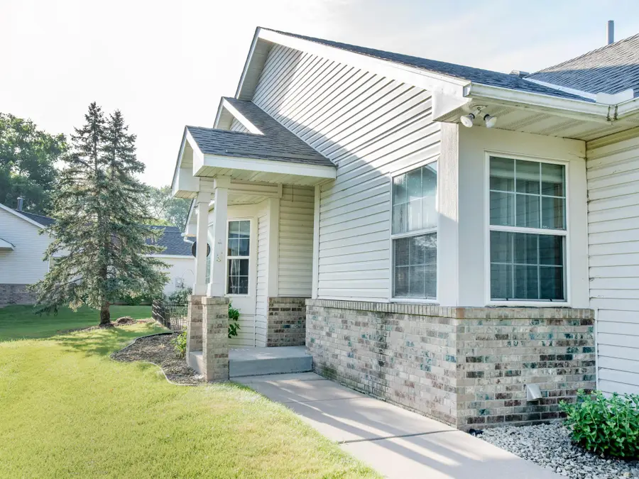 2144 Albemarle Court N, Roseville, MN 55113 - #3