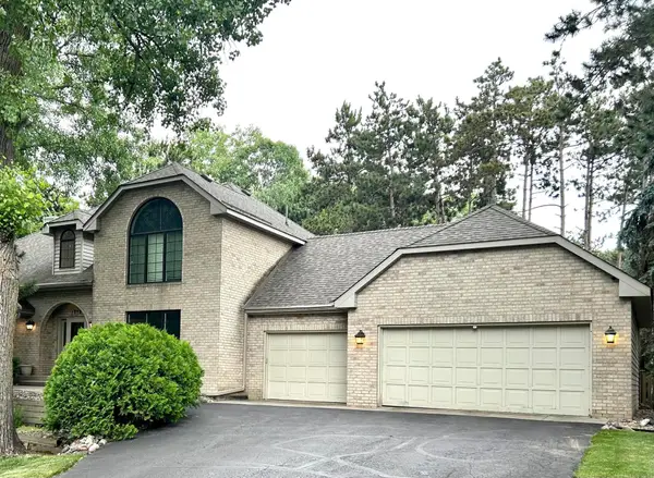 1315 Donegal Drive, Woodbury, MN 55125
