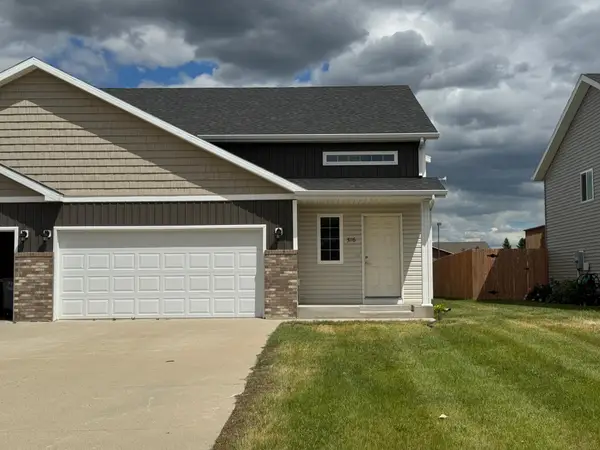 3116 27th Street S, Moorhead, MN 56560